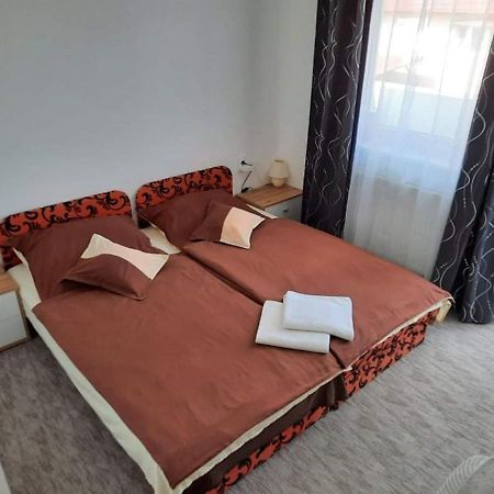Fiesta Apartman 미슈콜츠 외부 사진