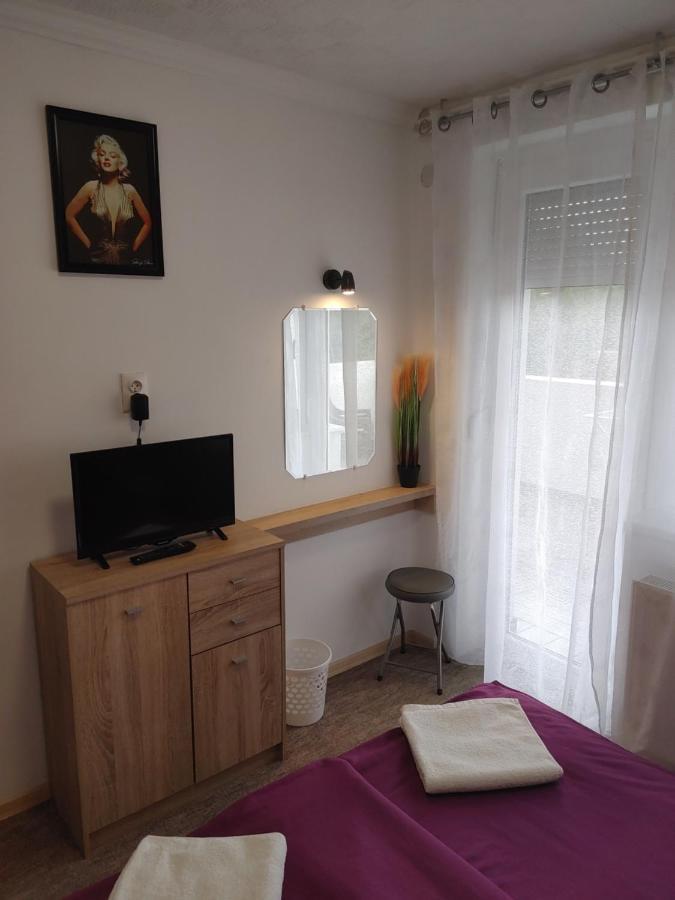 Fiesta Apartman 미슈콜츠 외부 사진