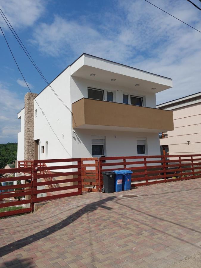 Fiesta Apartman 미슈콜츠 외부 사진