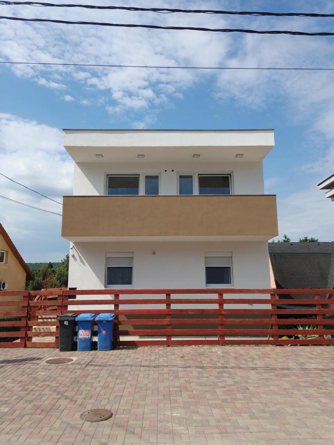 Fiesta Apartman 미슈콜츠 외부 사진