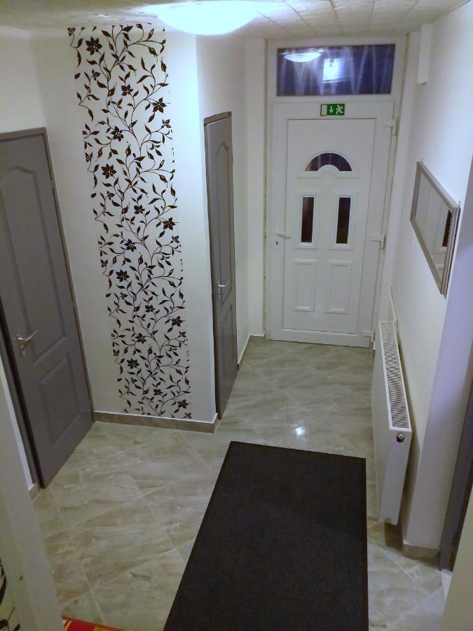 Fiesta Apartman 미슈콜츠 외부 사진